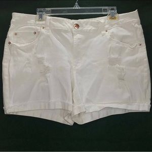 TIME AND TRU WHITE JEAN SHORTS